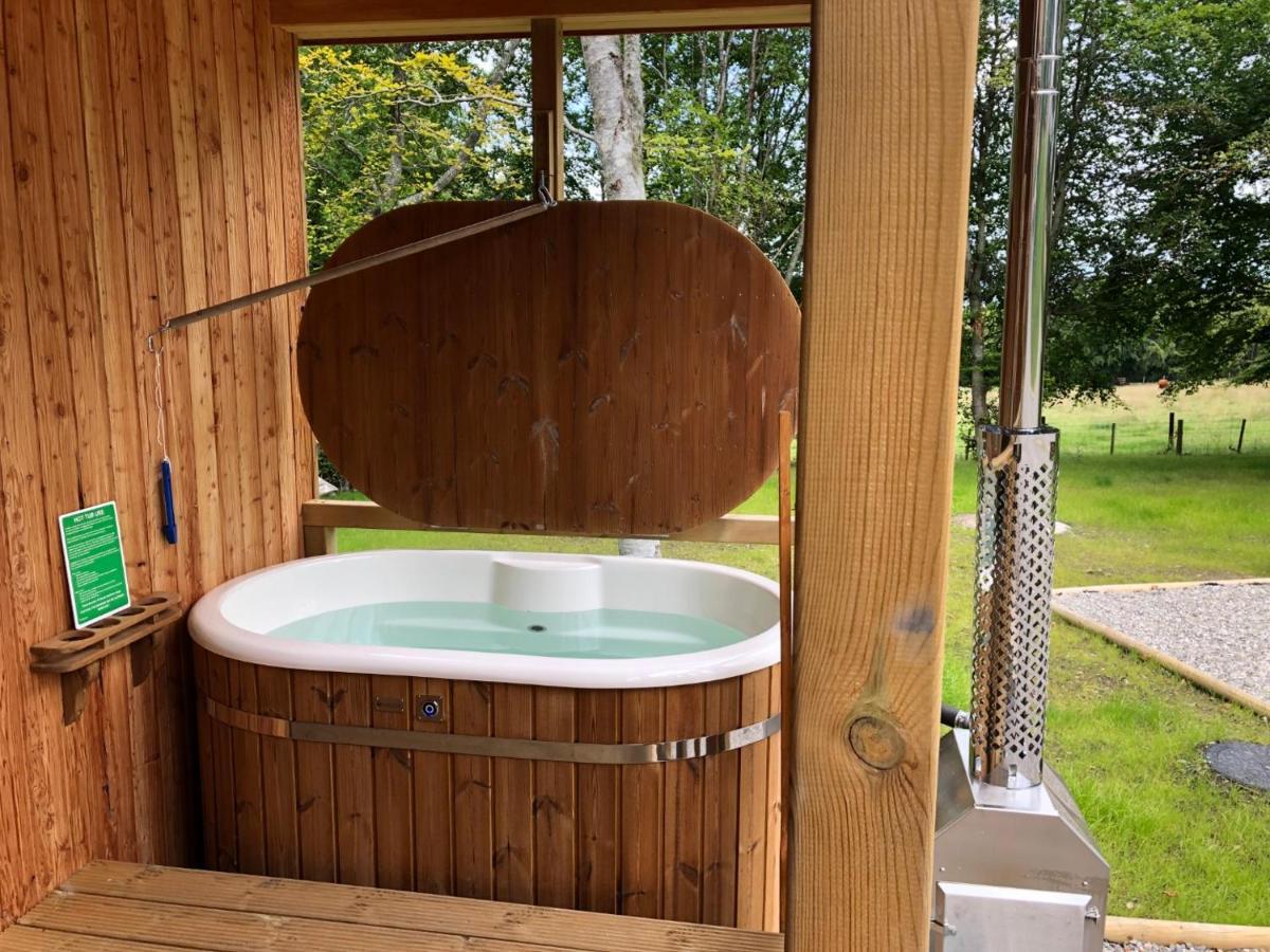 Breckland Lodge 2 With Hot Tub Belladrum Exterior photo